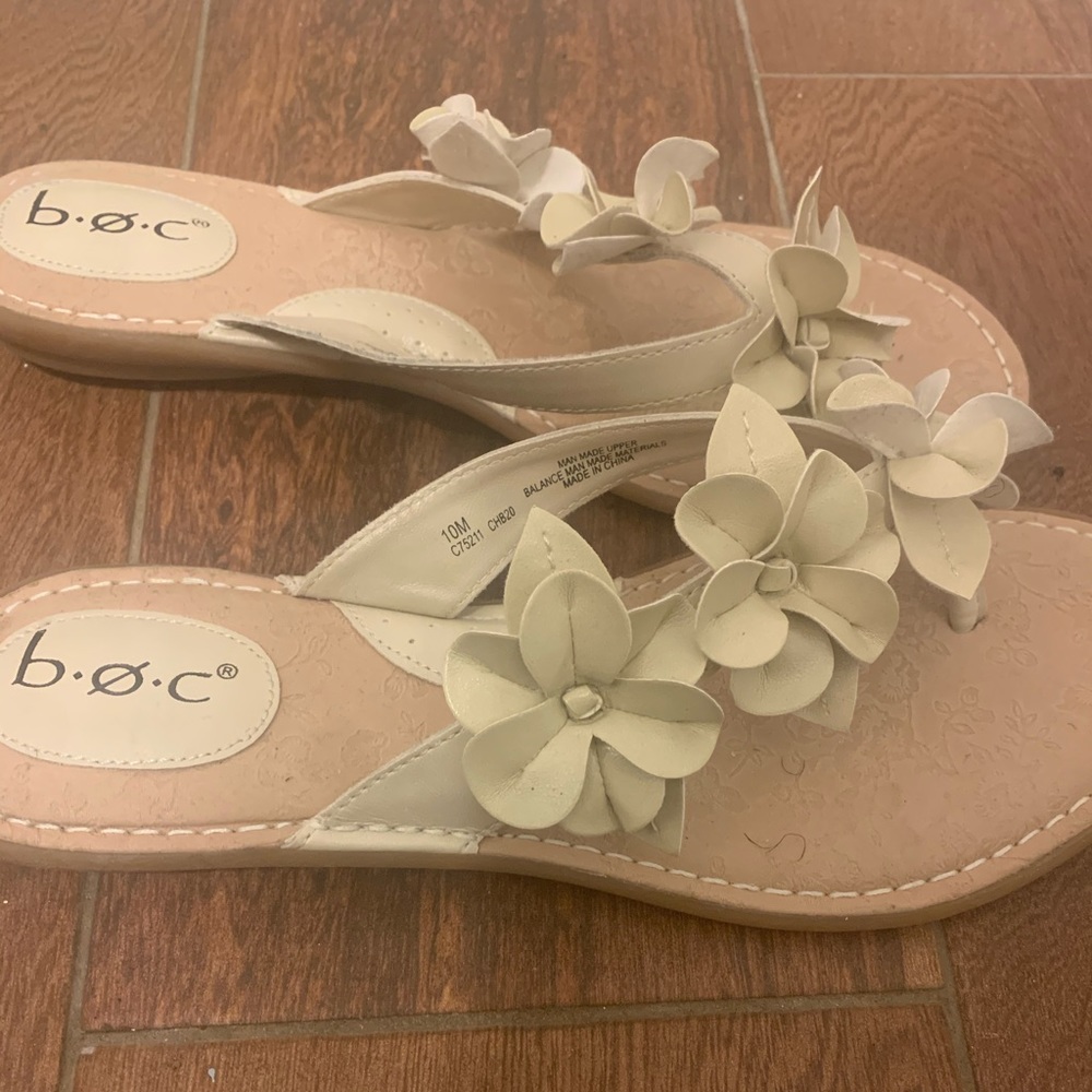 Flat flower sandals